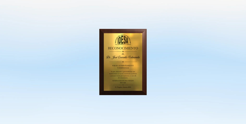 Customization: Placa de Reconocimiento de Madera y Latón - 5x7" / Natural / Dorado (Latón)